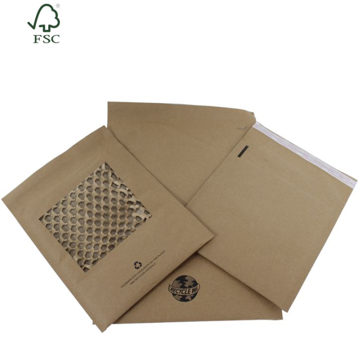 Introducción de bolsas de papel biodegradables en forma de panal.